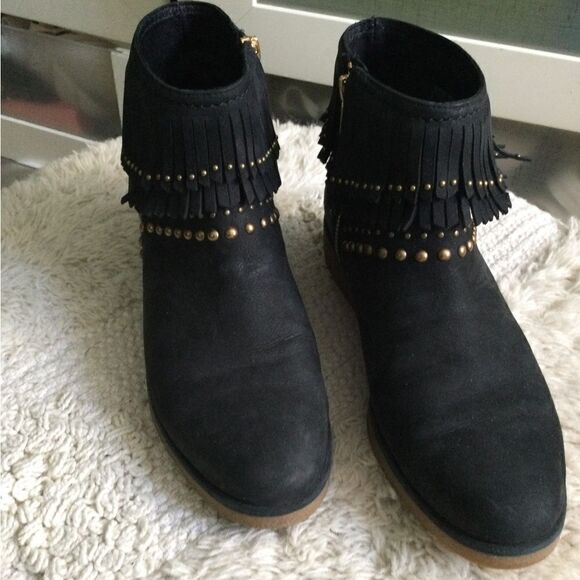 Ugg Sz 7 black fringe boots w rubber wedge sole - Picture 7 of 10